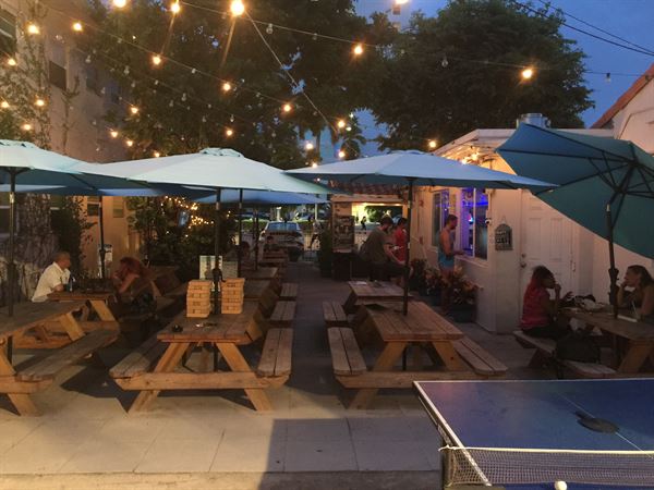 Bikini Hostel, Cafe & Beer Garden