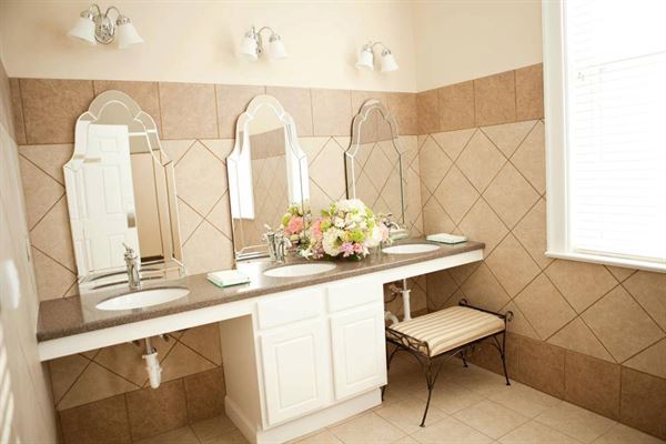 River Raisin Banquet Center, LLC