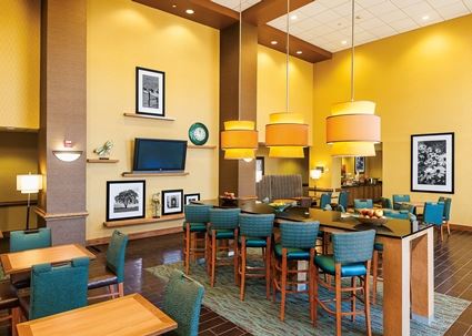 Hampton Inn & Suites Chesapeake-Square Mall