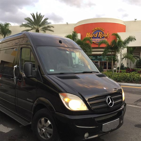 1st Class Limo & Car Service