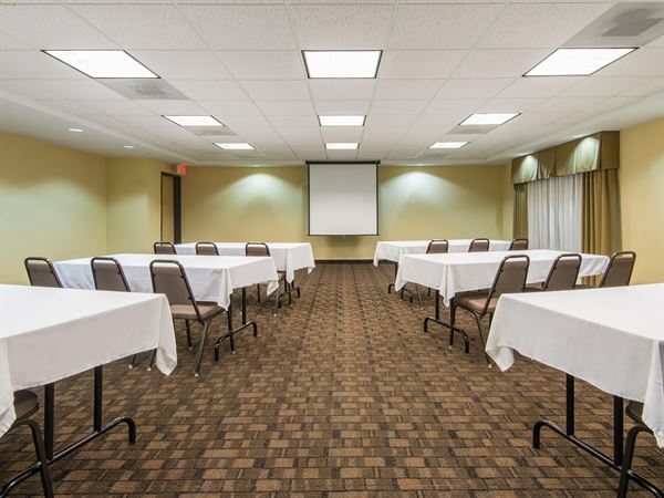 Holiday Inn Express & Suites El Dorado, KS