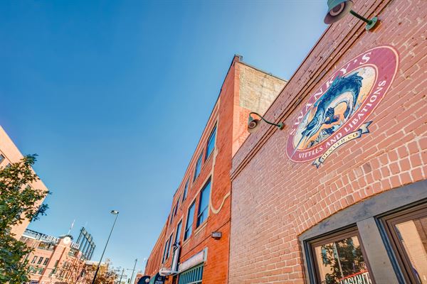 Swanky's Vittles and Libations