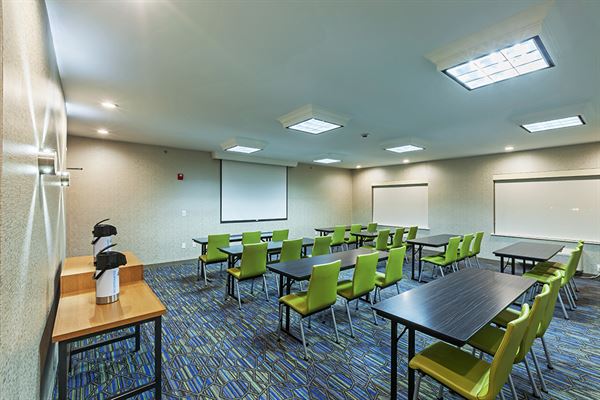 Holiday Inn Express & Suites Tulsa S Broken Arrow Hwy 51