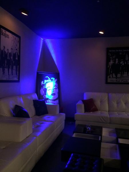 IV PRIVATE PARTY LOUNGE