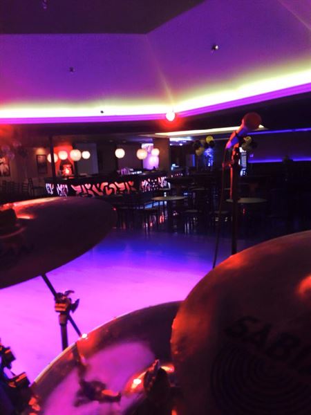 IV PRIVATE PARTY LOUNGE