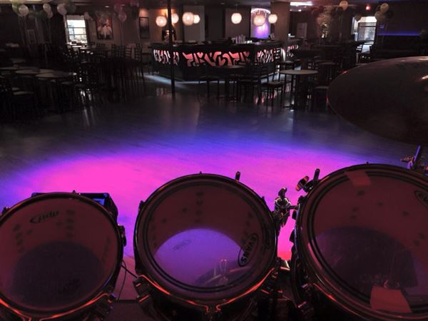 IV PRIVATE PARTY LOUNGE