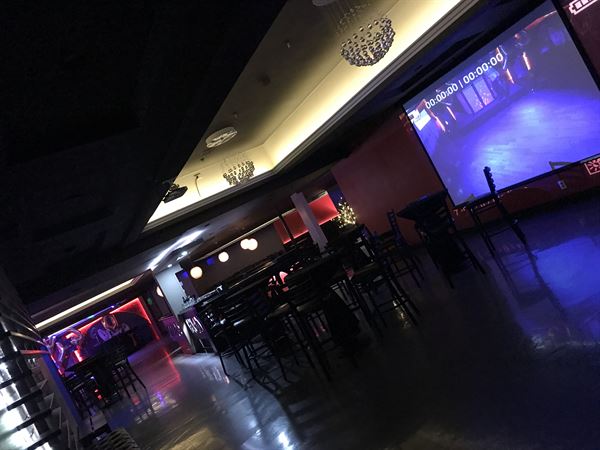 IV PRIVATE PARTY LOUNGE