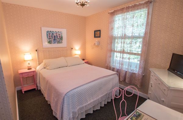 Terrace Inn and 1911 Restaurant