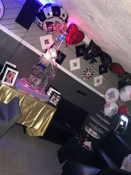 Gloria's Bar & Grill