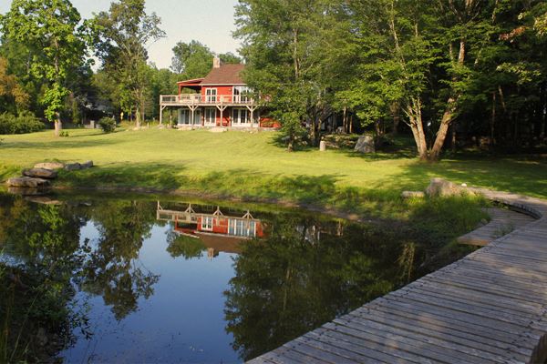 Barn On The Pond: Barn Style Lodging & Events