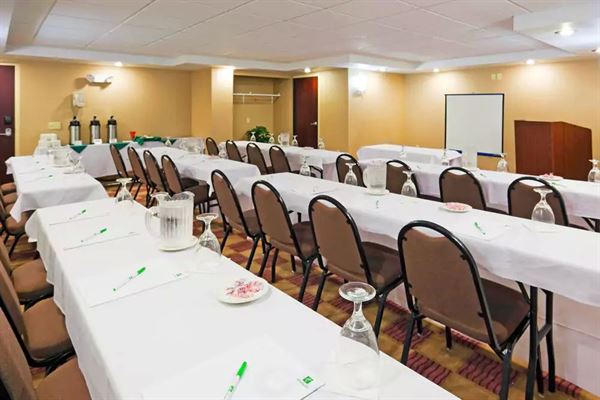 Holiday Inn Hotel & Suites Rochester - Marketplace