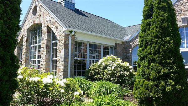 Vazzys 19th Hole at Fairchild Wheeler