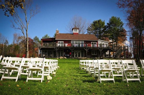 Barn On The Pond: Barn Style Lodging & Events