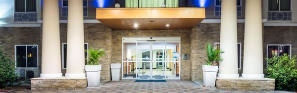 Holiday Inn Express & Suites - Dallas West