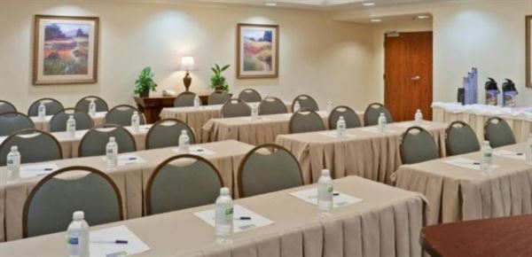 Holiday Inn Express & Suites Waxahachie