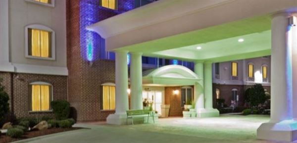 Holiday Inn Express & Suites Waxahachie
