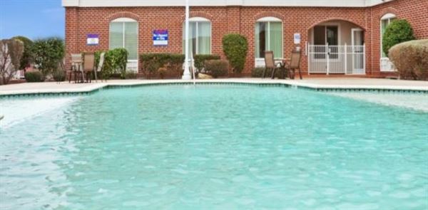 Holiday Inn Express & Suites Waxahachie