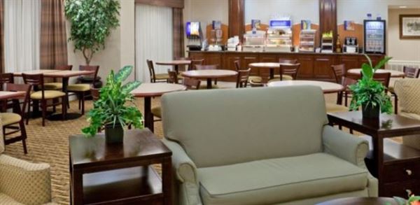 Holiday Inn Express & Suites Waxahachie