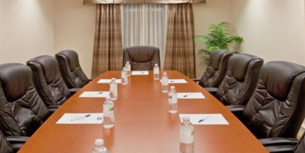 Holiday Inn Express & Suites Waxahachie