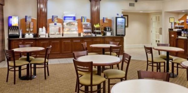 Holiday Inn Express & Suites Waxahachie