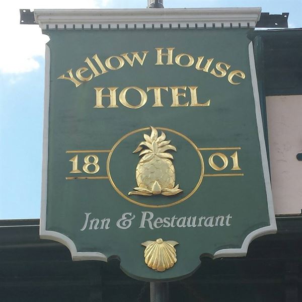 Yellow House Hotel