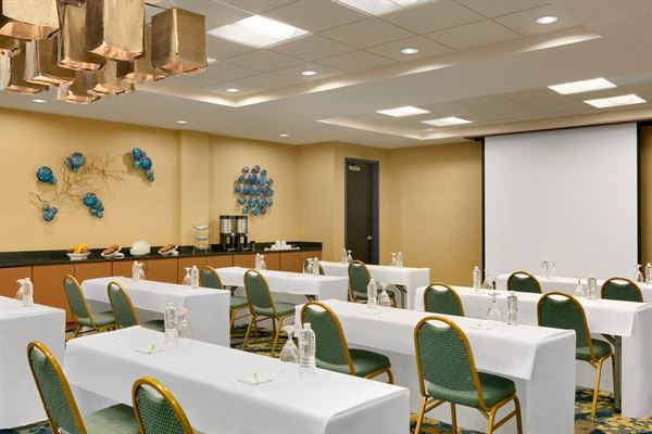 Holiday Inn & Suites Historic Gateway