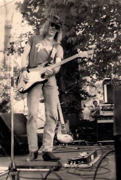 Gary Ward - Acoustic Guitarist