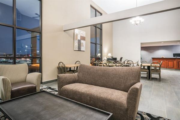 Days Inn & Suites Wausau