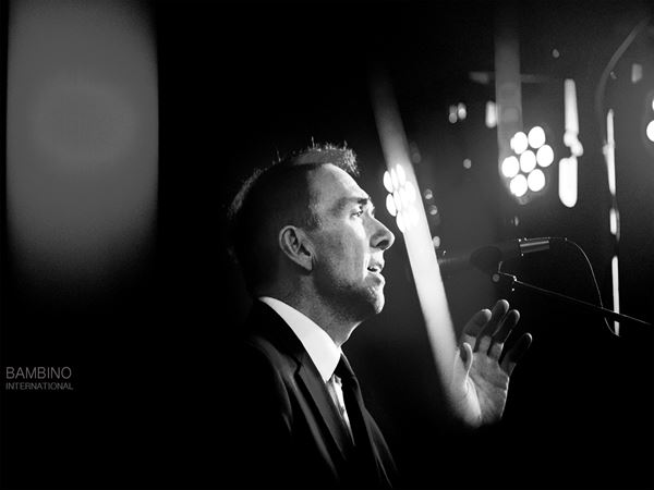 Greg Lee Entertainment.com