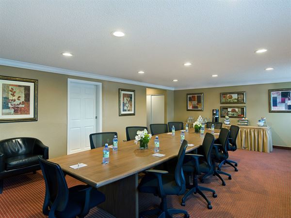 Oxford Suites Lancaster