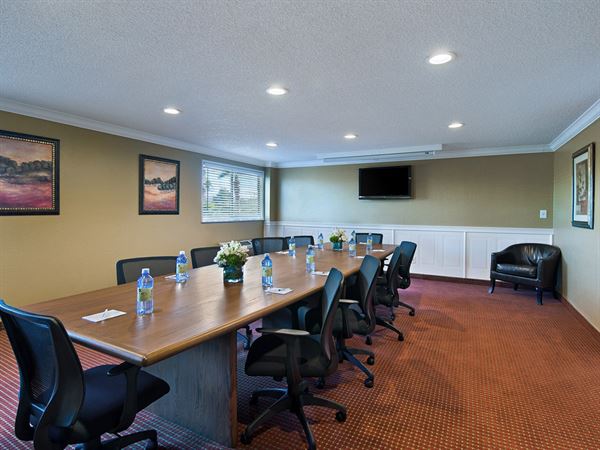 Oxford Suites Lancaster