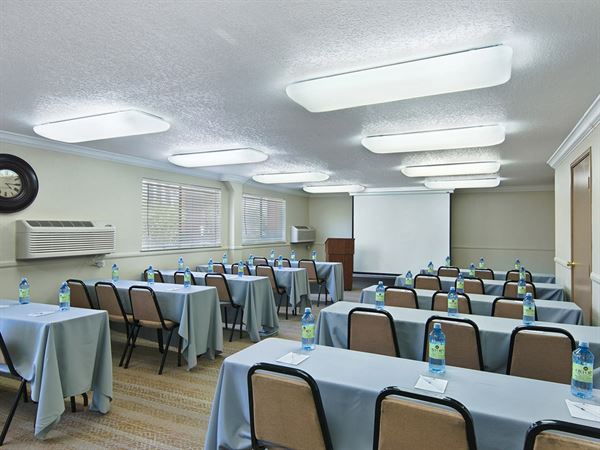 Oxford Suites Lancaster