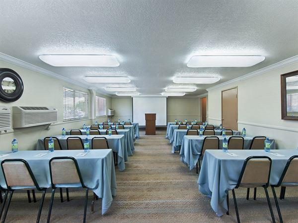 Oxford Suites Lancaster