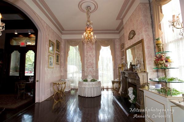 House Of Broel's Victorian Mansion