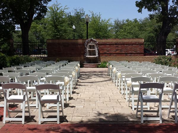 Connellee Hotel & Civic Center