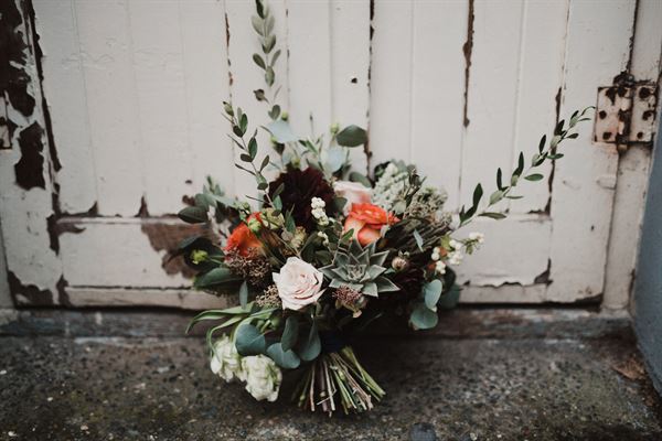 Designs@delaflore.com