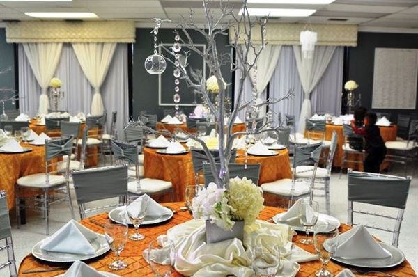 Elegante Ballroom (Harry Hines)