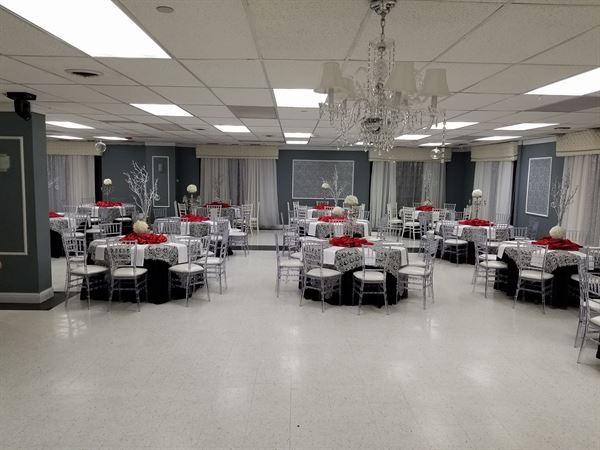 Elegante Ballroom (Harry Hines)