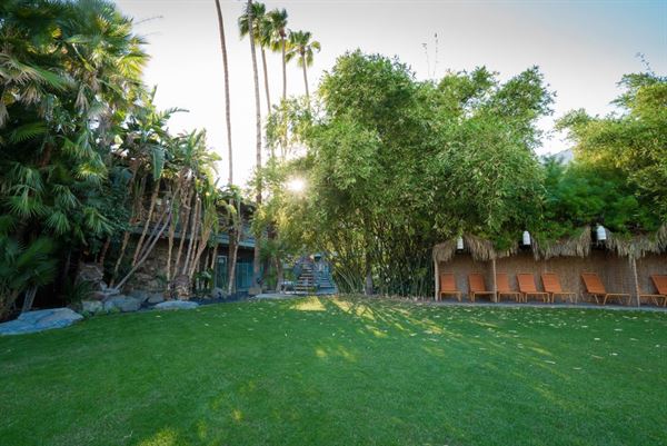 Caliente Tropics Resort