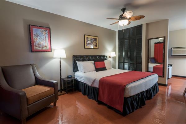 Caliente Tropics Resort