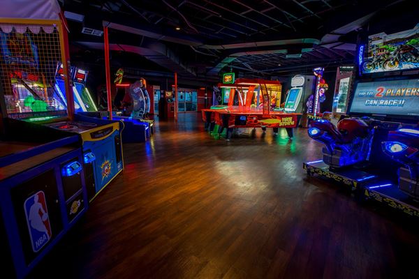 Bowlero Woodland Hills