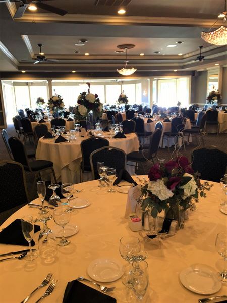 White Hawk Country Club