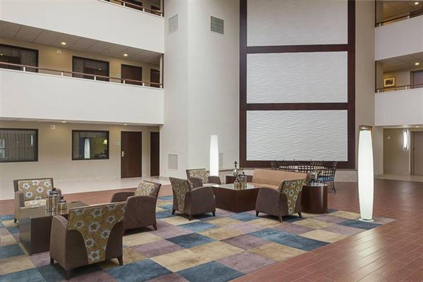 Quality Suites Hotel