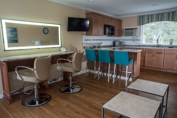 Crystal Point Yacht Club