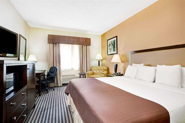 Baymont Inn & Suites Dallas/ Love Field