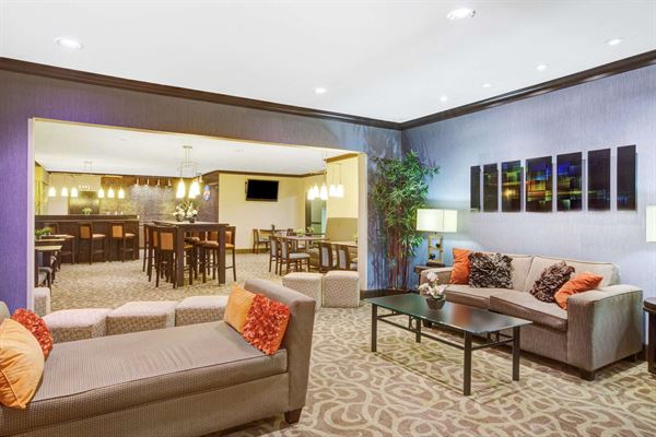 Baymont Inn & Suites Dallas/ Love Field