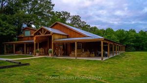 Peaceful Oaks Bed, Breakfast and Barn