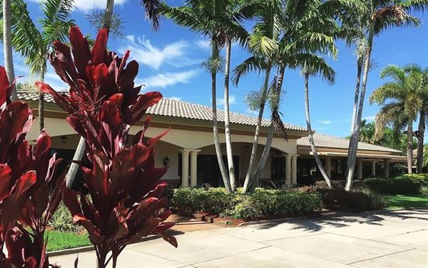 Pembroke Lakes Country Club