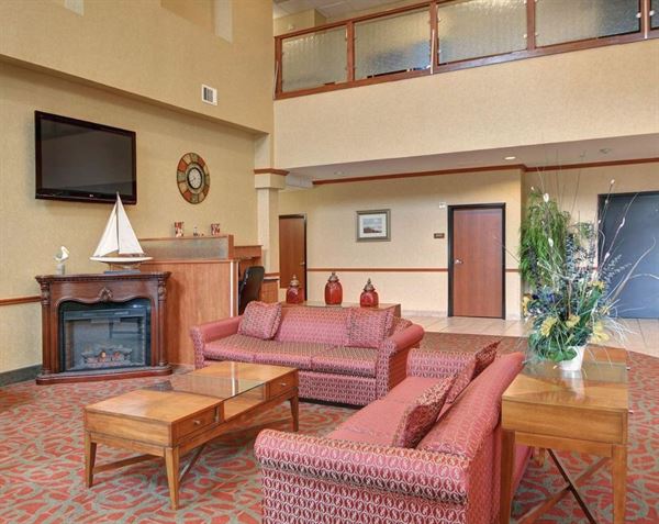 Quality Suites Near Cedar Creek Lake