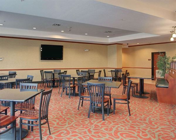 Quality Suites Near Cedar Creek Lake